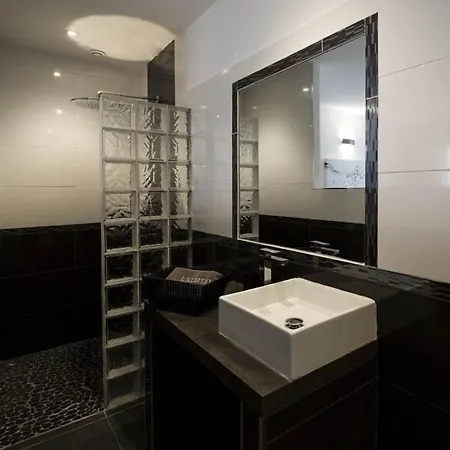 拉尔比特鲁旅馆 * 博尼法乔