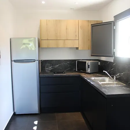 拉尔比特鲁旅馆 *